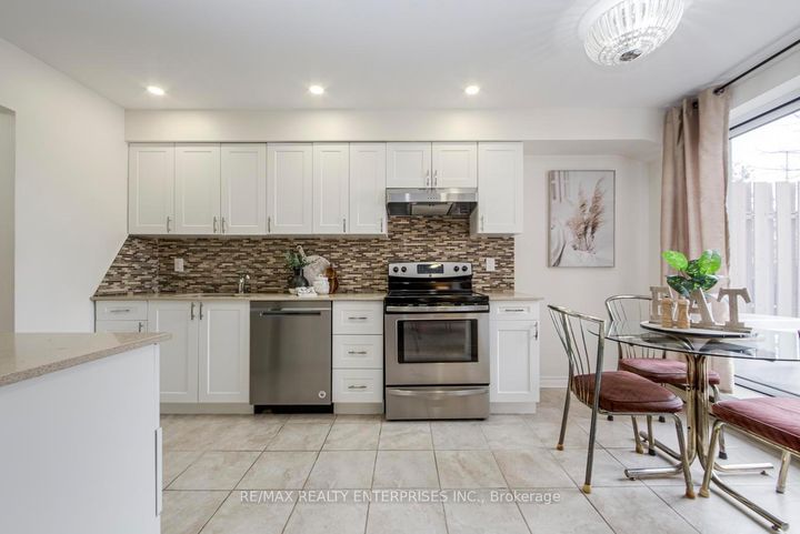 Photo 11 at 186 - 2170 Bromsgrove Road, Clarkson, Mississauga