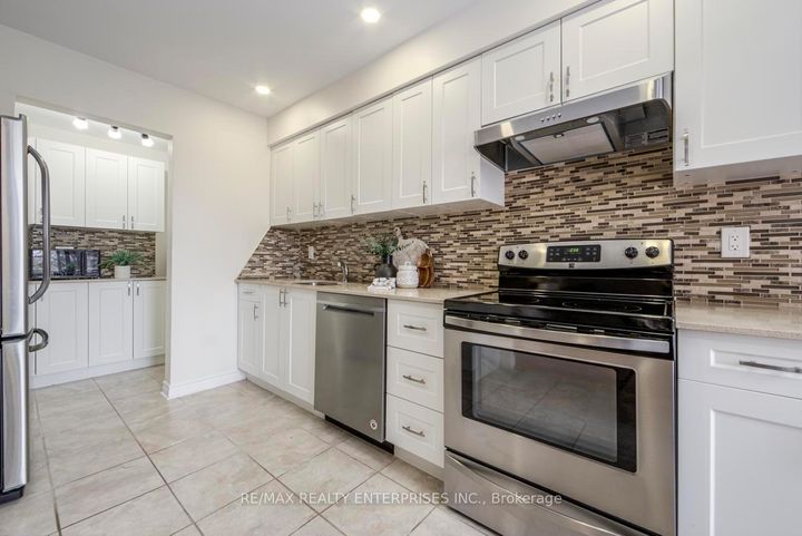 Photo 12 at 186 - 2170 Bromsgrove Road, Clarkson, Mississauga