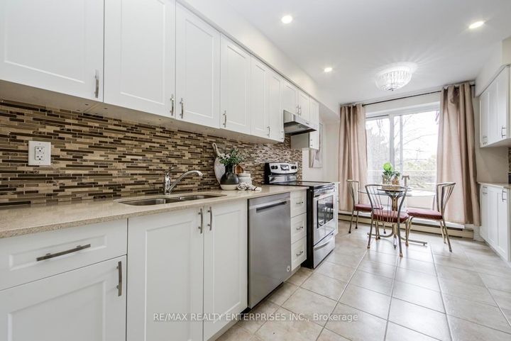 Photo 13 at 186 - 2170 Bromsgrove Road, Clarkson, Mississauga