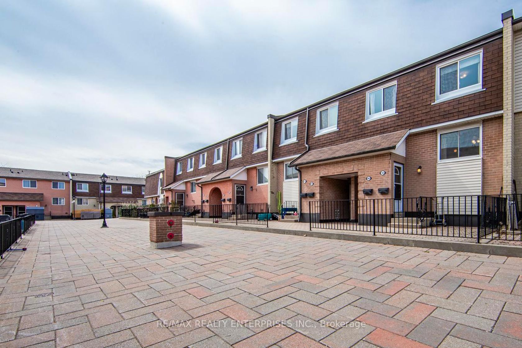 186 - 2170 Bromsgrove Road, Clarkson, Mississauga 