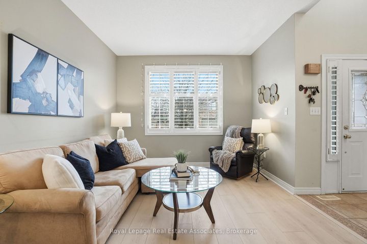 Photo 6 at 486 Delaney Court, Shoreacres, Burlington