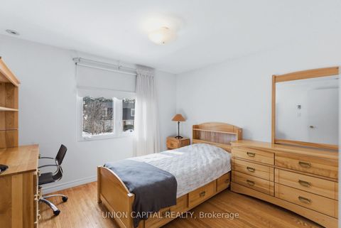 Photo 13 at 60 Groomsport Crescent, Sullivan, Toronto