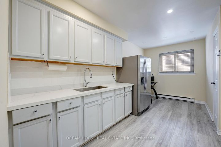 Photo 10 at 2 - 1655 Geta Circle, Village East, Pickering