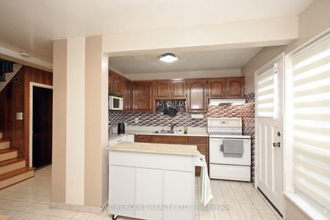 Photo 8 at 3074 Merritt Avenue, Malton, Mississauga