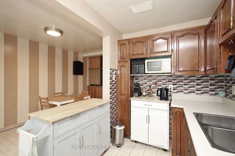 Photo 9 at 3074 Merritt Avenue, Malton, Mississauga