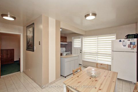 Photo 11 at 3074 Merritt Avenue, Malton, Mississauga