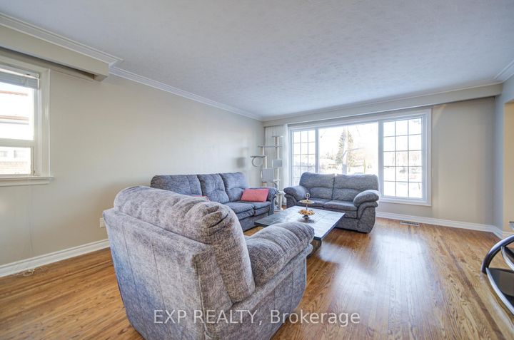 Photo 4 at 10 Pastrano Court, Cliffcrest, Toronto