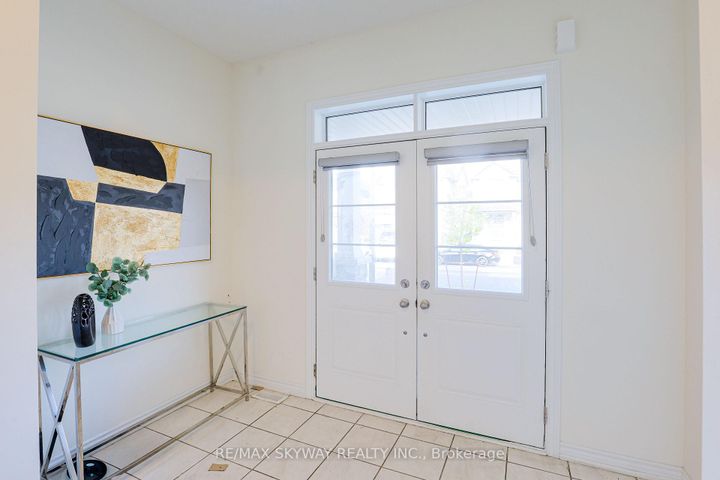 Photo 2 at 379 Valleyway Drive, Credit Valley, Brampton