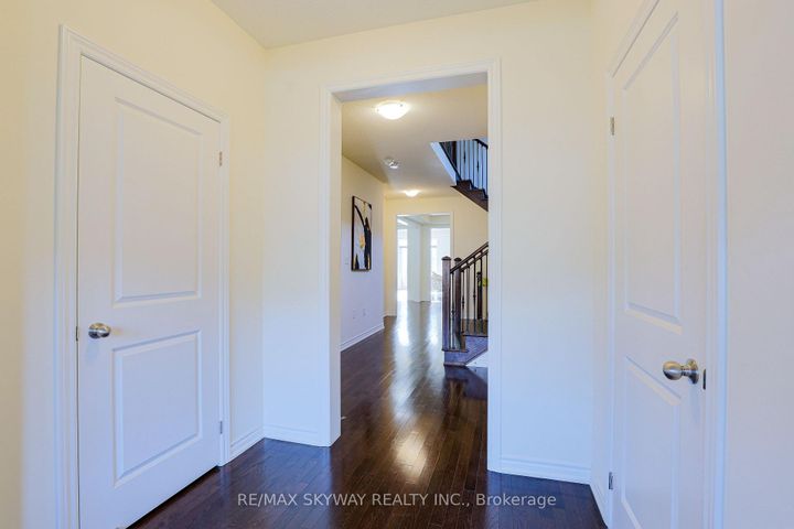 Photo 3 at 379 Valleyway Drive, Credit Valley, Brampton