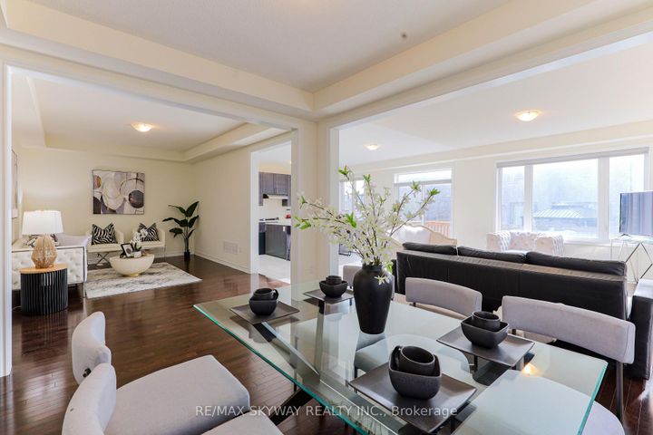 Photo 6 at 379 Valleyway Drive, Credit Valley, Brampton
