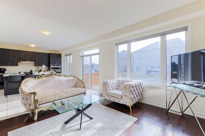 Photo 11 at 379 Valleyway Drive, Credit Valley, Brampton