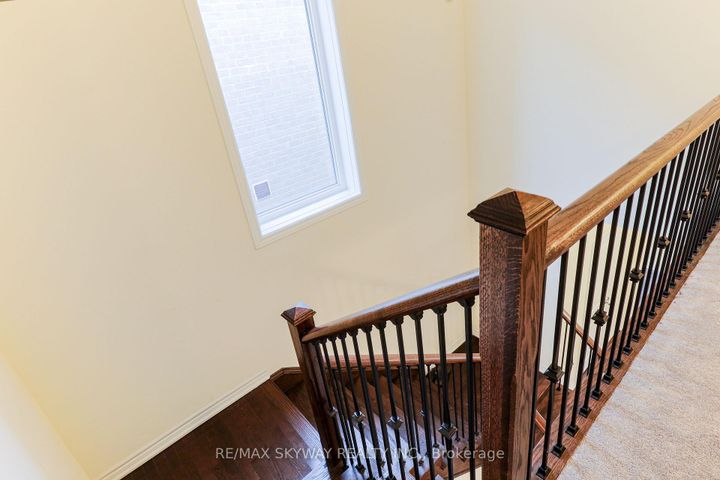 Photo 13 at 379 Valleyway Drive, Credit Valley, Brampton