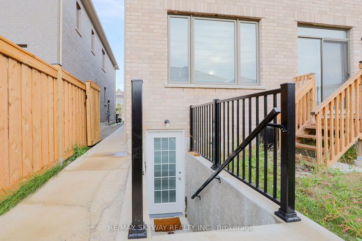 Photo 44 at 379 Valleyway Drive, Credit Valley, Brampton