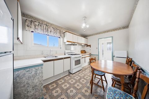 Photo 3 at 20 Rubydale Gardens, Humber Summit, Toronto