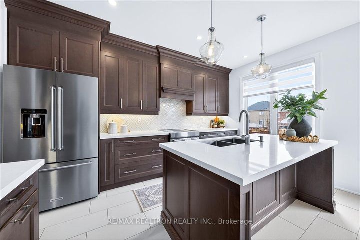 Photo 15 at 1952 Queensbury Drive, Taunton, Oshawa