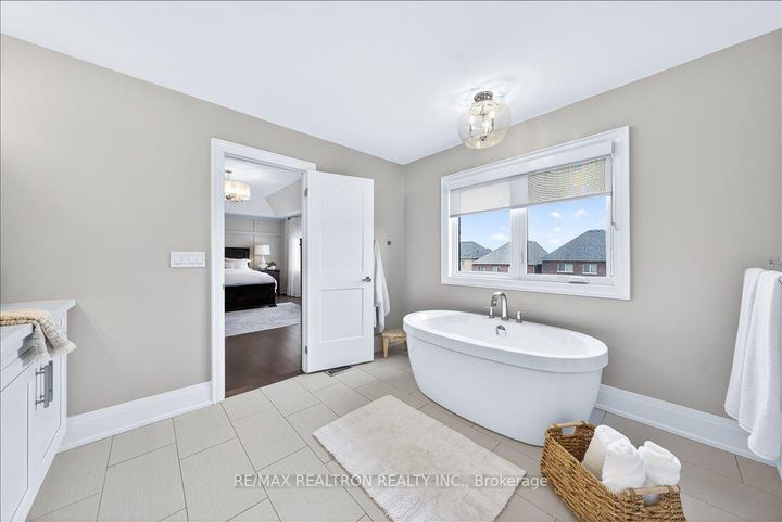 Photo 31 at 1952 Queensbury Drive, Taunton, Oshawa