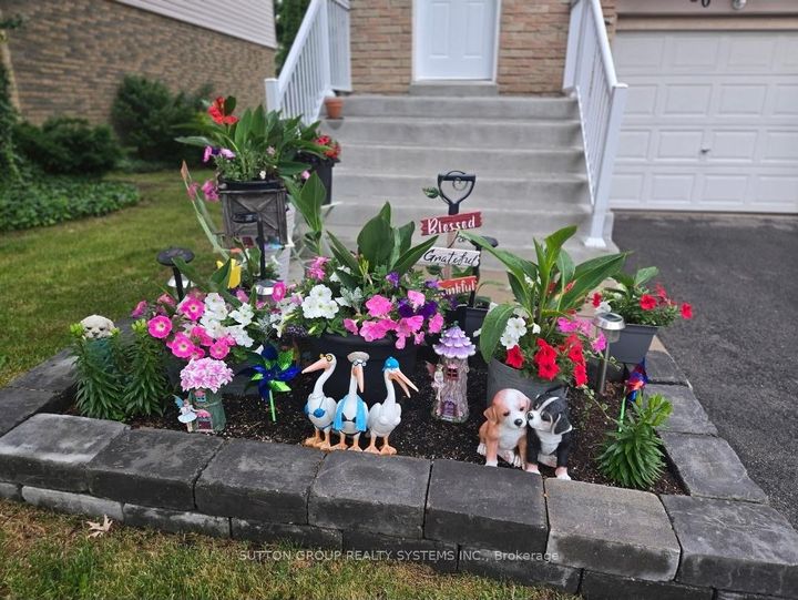 Photo 4 at 30 - 5878 Montevideo Road, Meadowvale, Mississauga