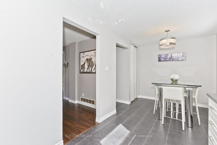 Photo 10 at 30 - 5878 Montevideo Road, Meadowvale, Mississauga