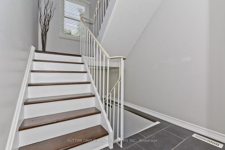 Photo 18 at 30 - 5878 Montevideo Road, Meadowvale, Mississauga