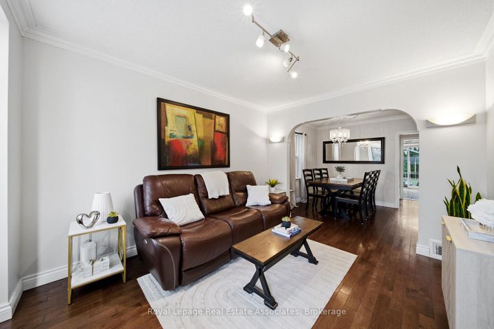 Photo 3 at 177 CHISHOLM Avenue, Lumsden, Toronto