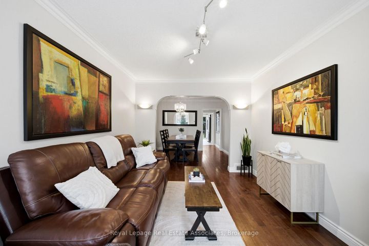 Photo 4 at 177 CHISHOLM Avenue, Lumsden, Toronto