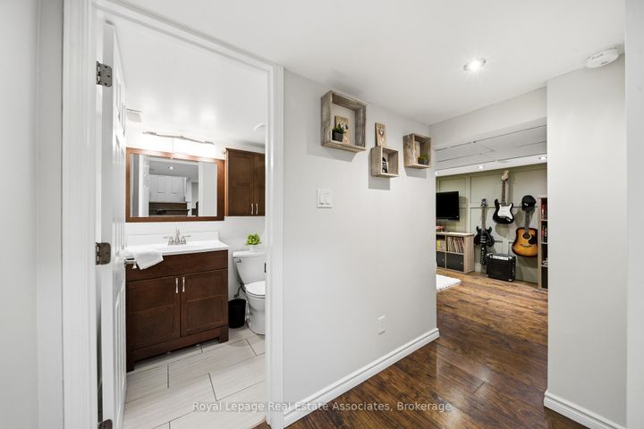 Photo 17 at 177 CHISHOLM Avenue, Lumsden, Toronto