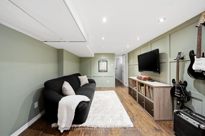 Photo 20 at 177 CHISHOLM Avenue, Lumsden, Toronto