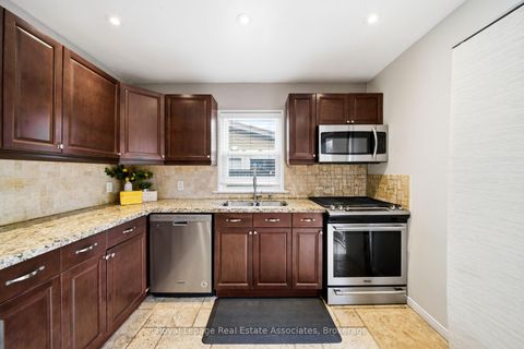 Photo 9 at 177 CHISHOLM Avenue, Lumsden, Toronto