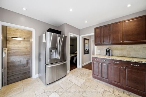 Photo 11 at 177 CHISHOLM Avenue, Lumsden, Toronto
