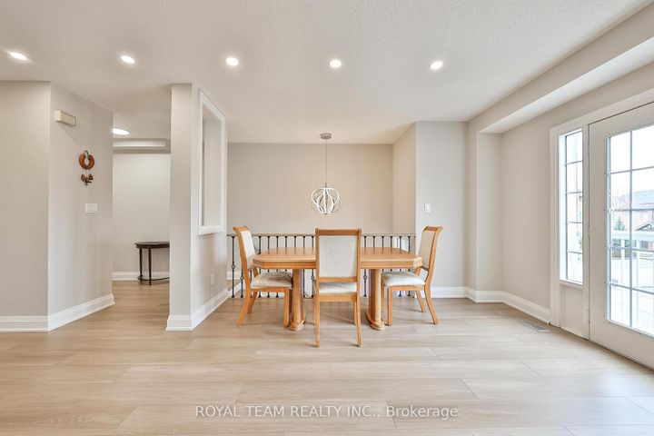 Photo 6 at 11 Jarrett Court, Vellore Village, Vaughan