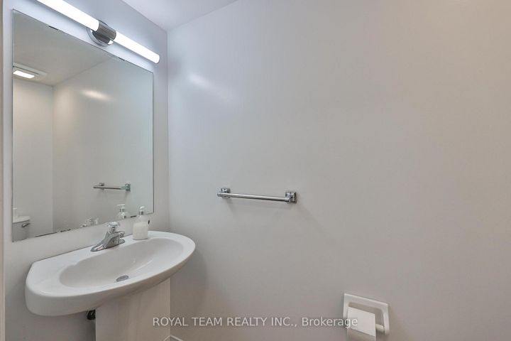 Photo 8 at 11 Jarrett Court, Vellore Village, Vaughan
