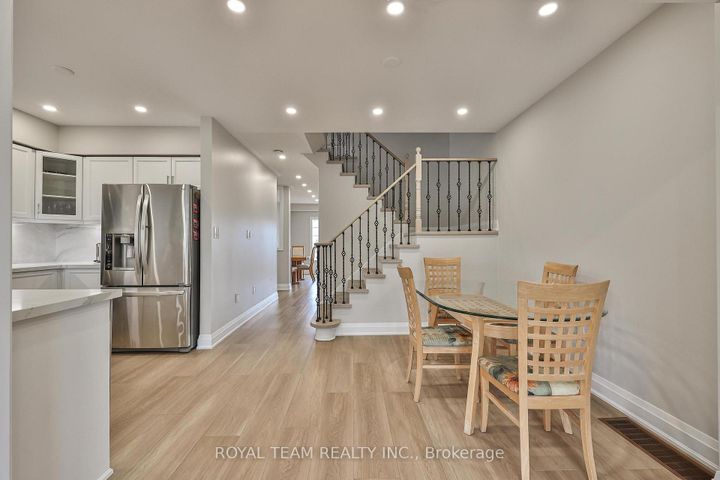 Photo 13 at 11 Jarrett Court, Vellore Village, Vaughan