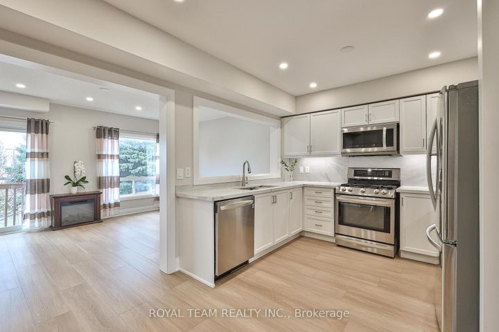 Photo 16 at 11 Jarrett Court, Vellore Village, Vaughan