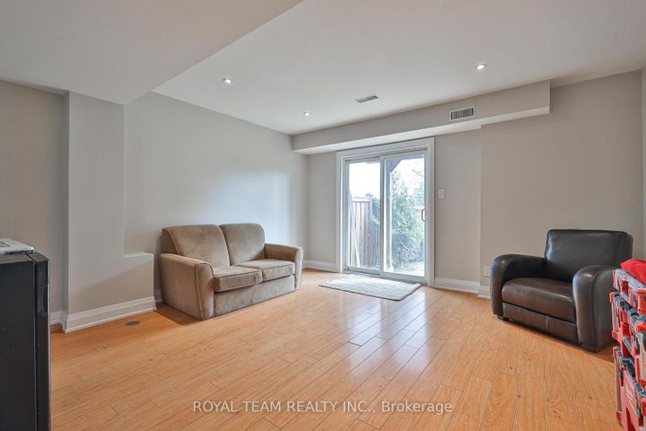 Photo 40 at 11 Jarrett Court, Vellore Village, Vaughan