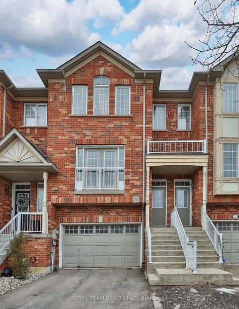 Photo 1 at 11 Jarrett Court, Vellore Village, Vaughan