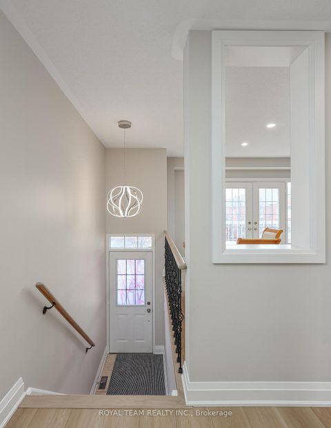 Photo 2 at 11 Jarrett Court, Vellore Village, Vaughan