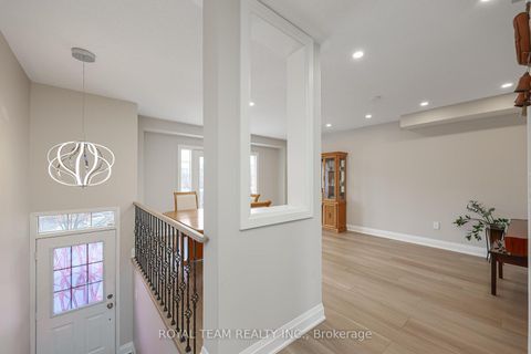 Photo 3 at 11 Jarrett Court, Vellore Village, Vaughan