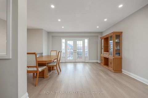 Photo 5 at 11 Jarrett Court, Vellore Village, Vaughan