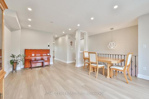 Photo 7 at 11 Jarrett Court, Vellore Village, Vaughan