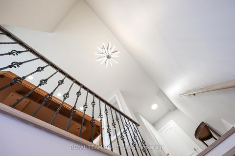 Photo 9 at 11 Jarrett Court, Vellore Village, Vaughan