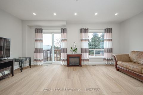 Photo 11 at 11 Jarrett Court, Vellore Village, Vaughan