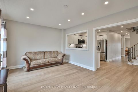 Photo 12 at 11 Jarrett Court, Vellore Village, Vaughan