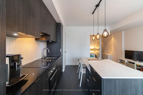 Photo 3 at 904 - 5 St Joseph Street, Bay Street Corridor, Toronto