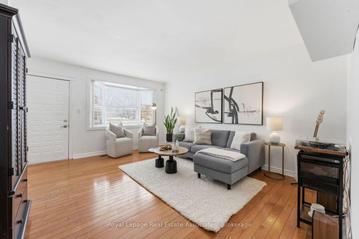 Photo 4 at 708 Montbeck Crescent, Lakeview, Mississauga