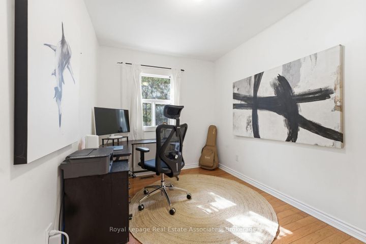 Photo 9 at 708 Montbeck Crescent, Lakeview, Mississauga