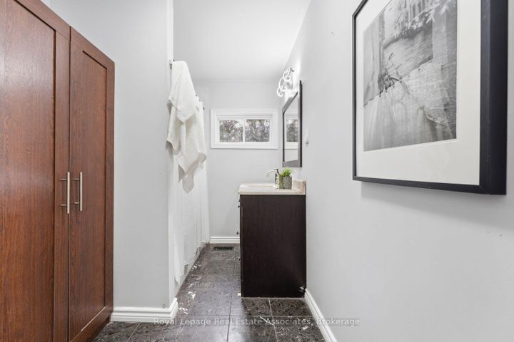 Photo 10 at 708 Montbeck Crescent, Lakeview, Mississauga