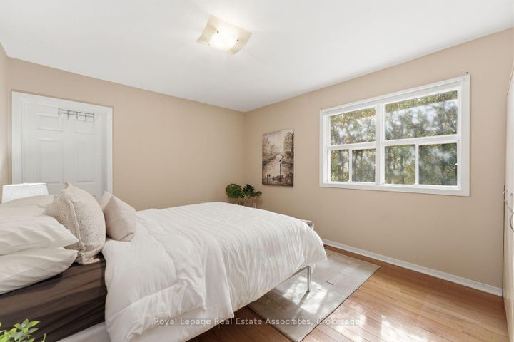 Photo 11 at 708 Montbeck Crescent, Lakeview, Mississauga