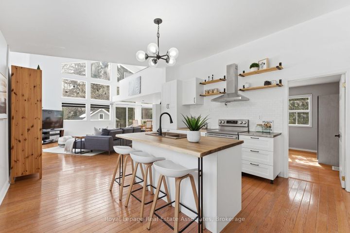 Photo 14 at 708 Montbeck Crescent, Lakeview, Mississauga