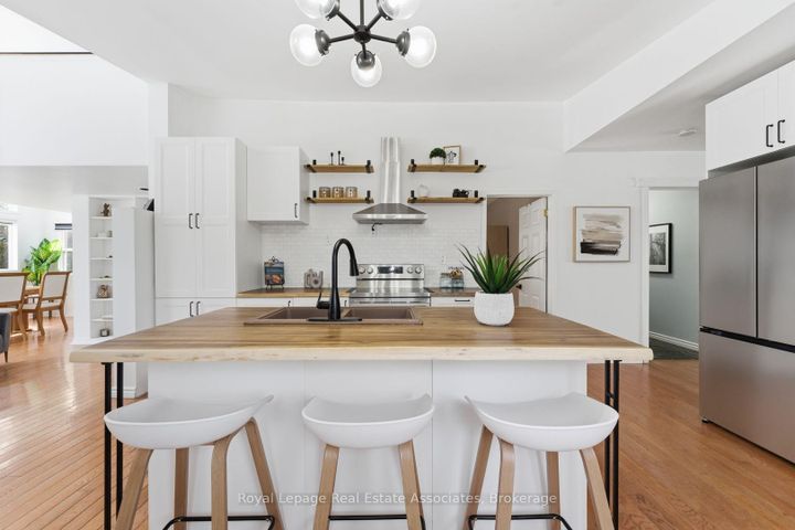 Photo 15 at 708 Montbeck Crescent, Lakeview, Mississauga