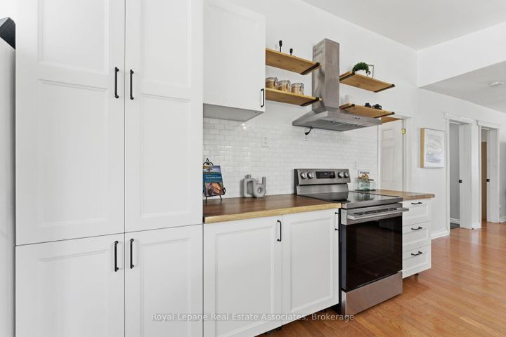 Photo 17 at 708 Montbeck Crescent, Lakeview, Mississauga